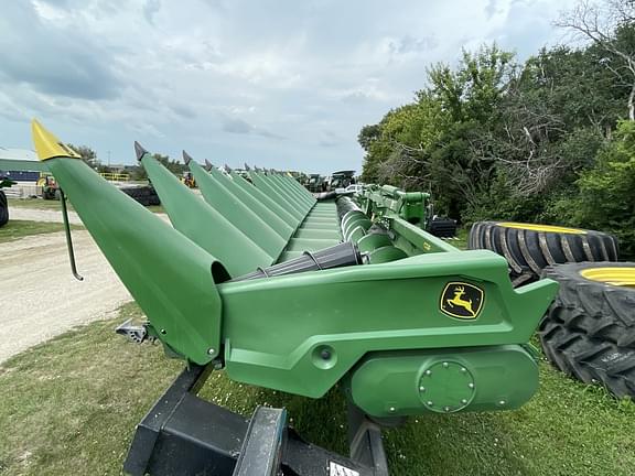 Image of John Deere C12F equipment image 4