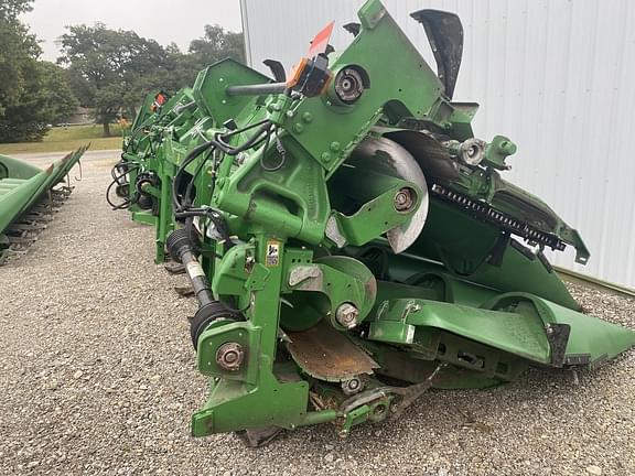 Image of John Deere C12F equipment image 4