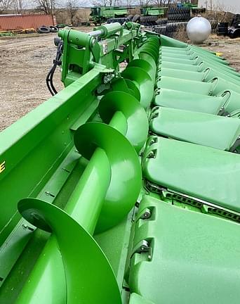 Image of John Deere C12F equipment image 3