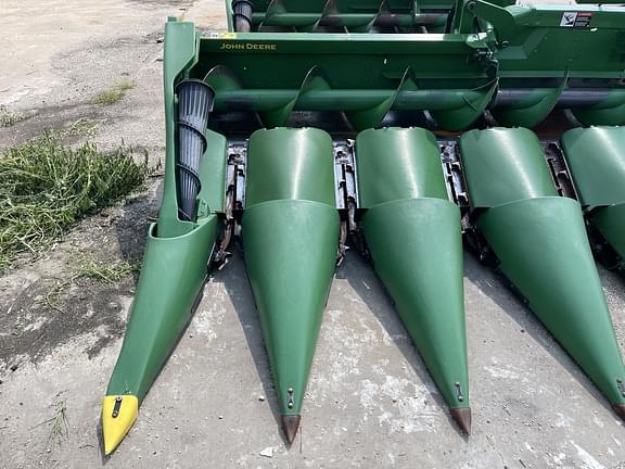 Image of John Deere C12F equipment image 4