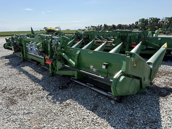 Image of John Deere C12F equipment image 2