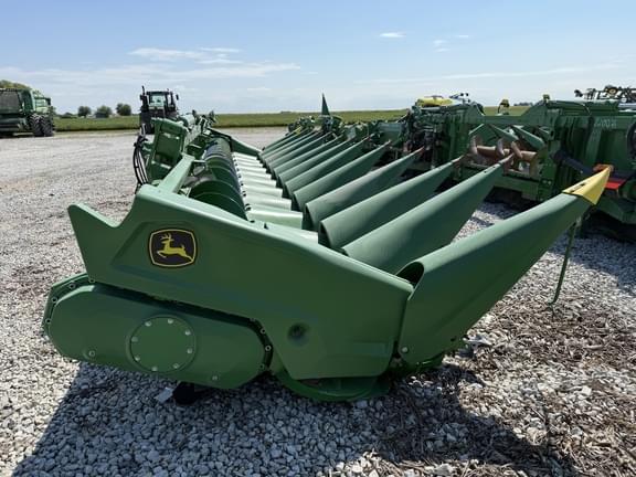 Image of John Deere C12F equipment image 1