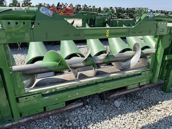 Image of John Deere C12F equipment image 3