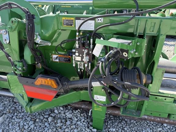 Image of John Deere C12F equipment image 4