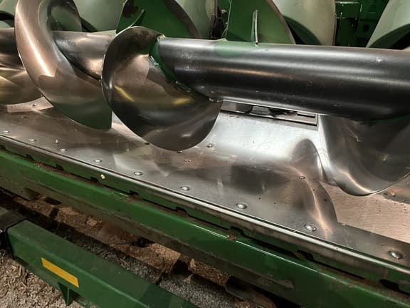 Image of John Deere C12F equipment image 3