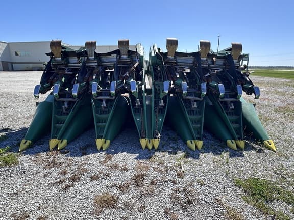 Image of John Deere C12F equipment image 1