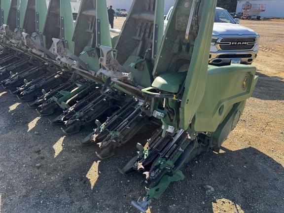 Image of John Deere C12F equipment image 3