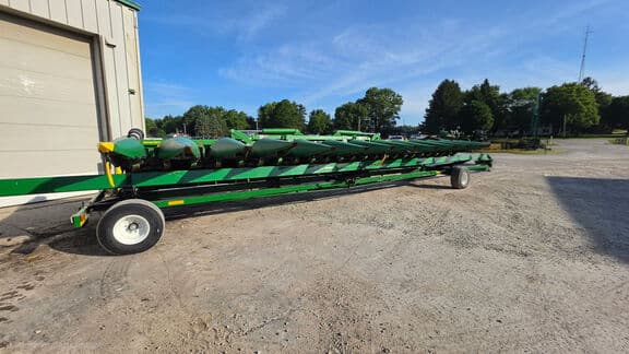 Image of John Deere C12F equipment image 2
