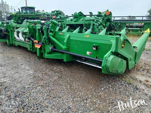 Image of John Deere C12F equipment image 4