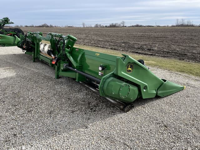 Image of John Deere C12F equipment image 3