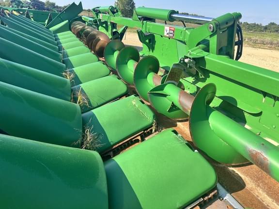 Image of John Deere C12F equipment image 2