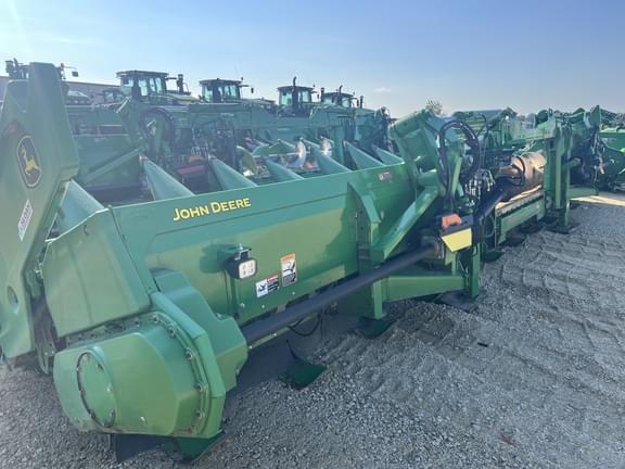 Image of John Deere C12F equipment image 4