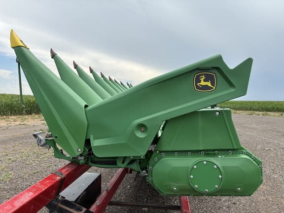 Image of John Deere C12F equipment image 4