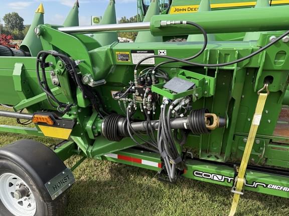 Image of John Deere C12F equipment image 3
