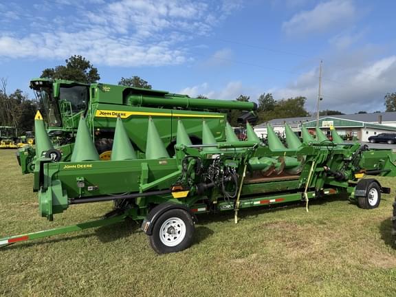 Image of John Deere C12F equipment image 2