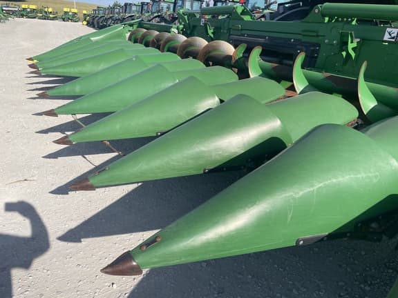 Image of John Deere C12F equipment image 3