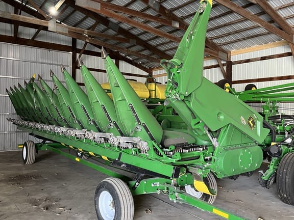 Main image John Deere C12F