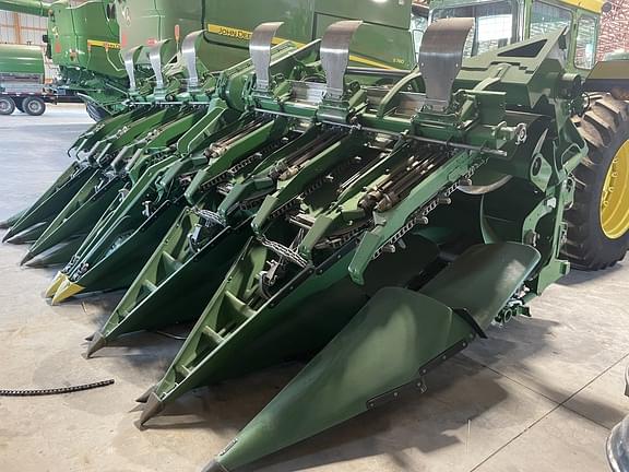 Image of John Deere C12F equipment image 3