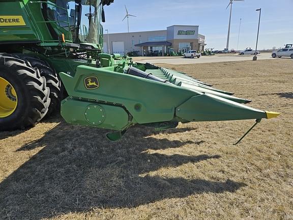 Image of John Deere C12F equipment image 4