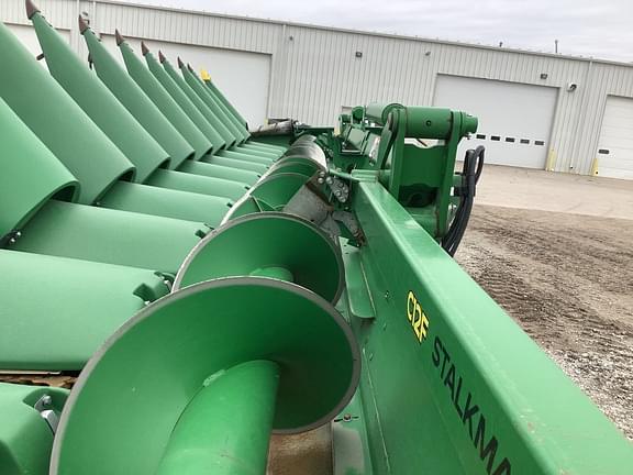 Image of John Deere C12F equipment image 3