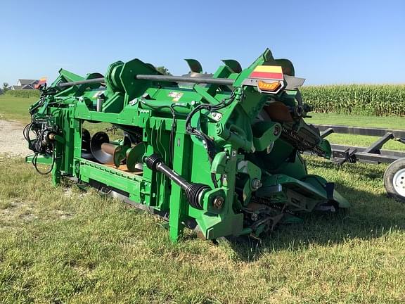 Image of John Deere C12F equipment image 3