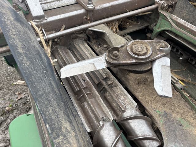 Image of John Deere C12F equipment image 2