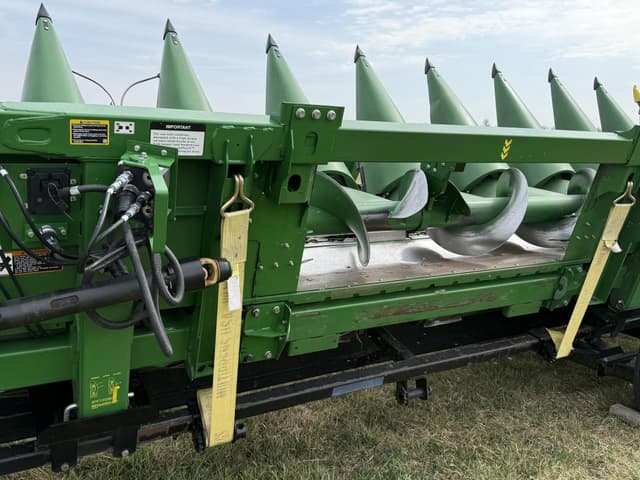 Image of John Deere C12R equipment image 3