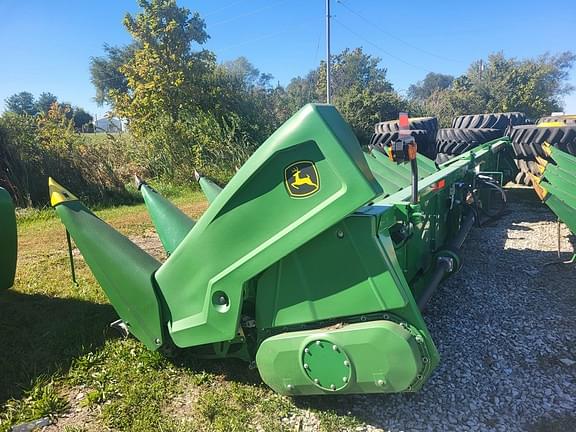 Image of John Deere C12R equipment image 2