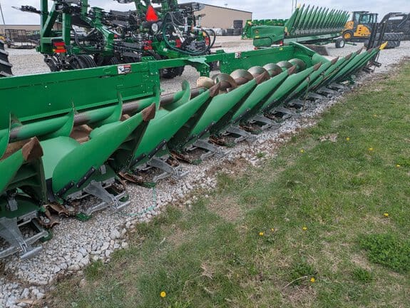 Main image John Deere C12R