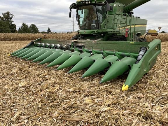 Image of John Deere C12R equipment image 2