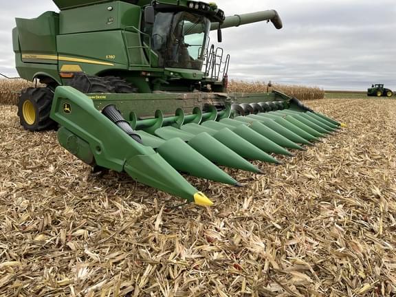 Image of John Deere C12R equipment image 3