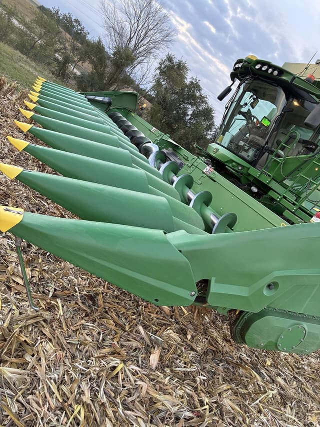 Image of John Deere C12R equipment image 2