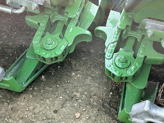 Image of John Deere C12R equipment image 4