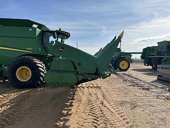 Image of John Deere C16F equipment image 1