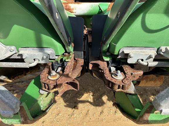 Image of John Deere C16F equipment image 3