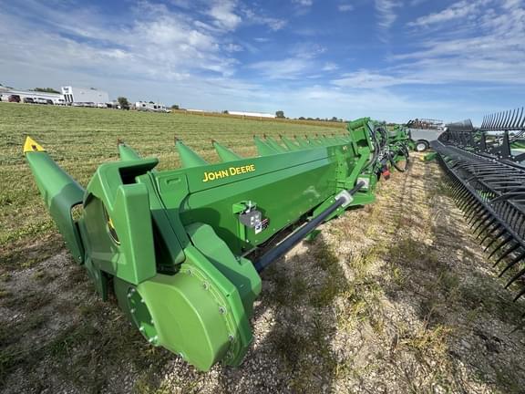 Image of John Deere C16F equipment image 4