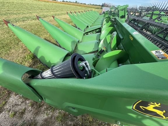 Main image John Deere C16F