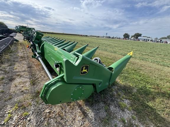 Image of John Deere C16F equipment image 3