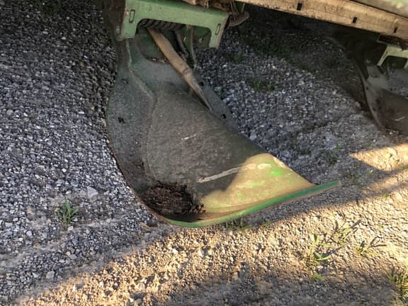 Image of John Deere C16F equipment image 4