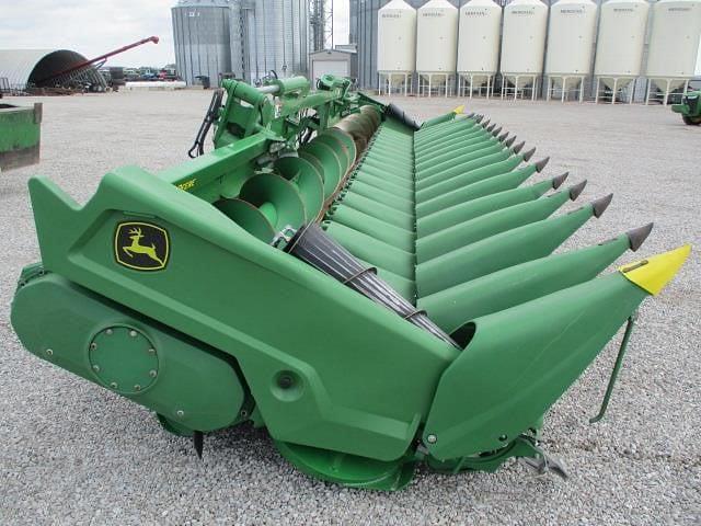 Image of John Deere C18F equipment image 3