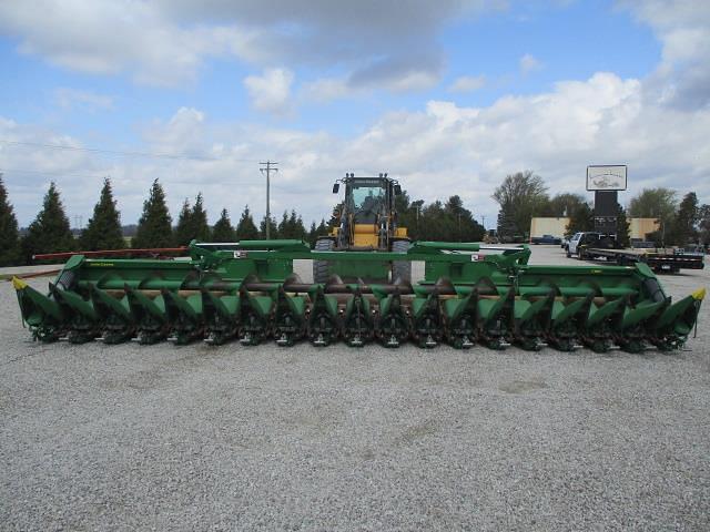 Image of John Deere C18F equipment image 4