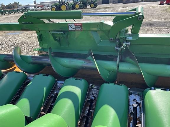 Image of John Deere C18F equipment image 2