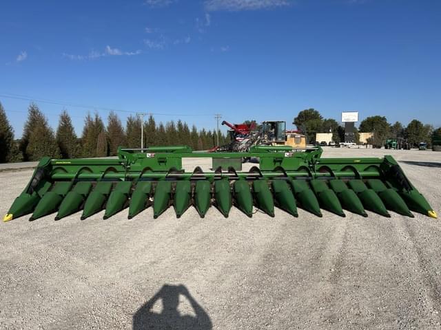 Image of John Deere C18F equipment image 1