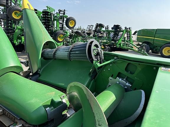 Image of John Deere C18F equipment image 4