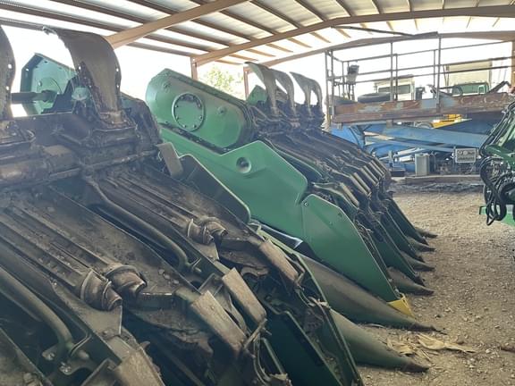 Image of John Deere C18F equipment image 4