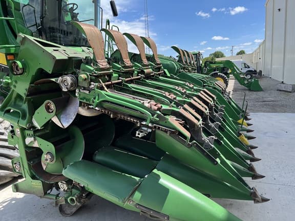 Image of John Deere C18F equipment image 4
