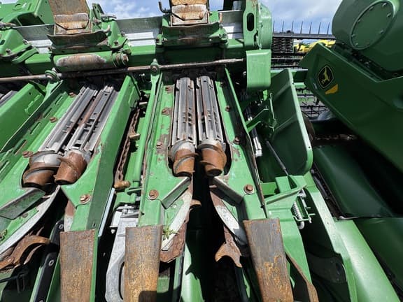 Image of John Deere C18F equipment image 3