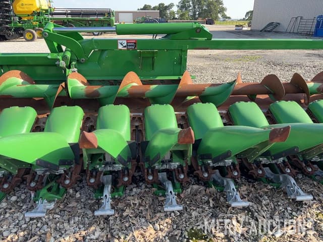 Image of John Deere C18F equipment image 1