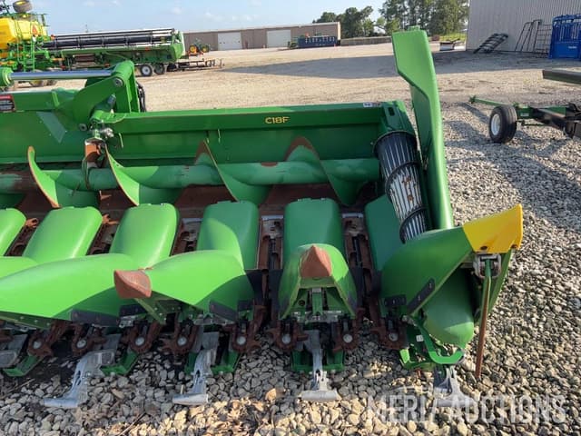 Image of John Deere C18F equipment image 4