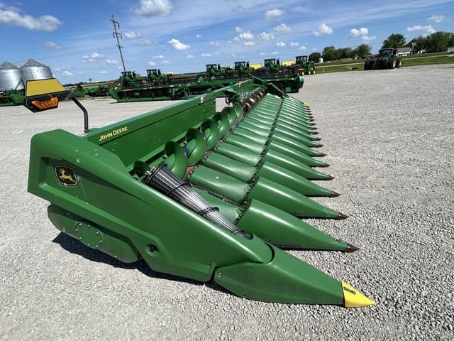 Image of John Deere C18R equipment image 1